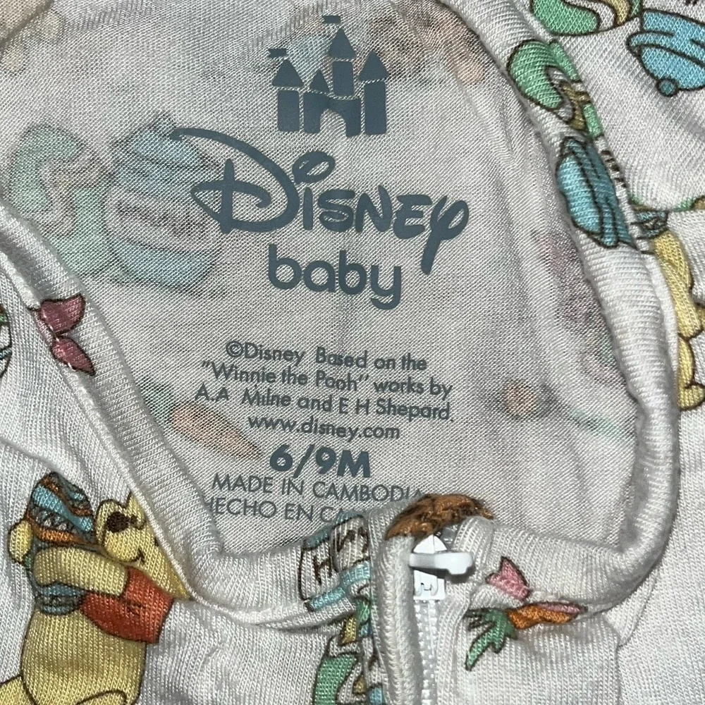 Disney Baby Winnie the Pooh Footed Zip up Sleeper One Piece 6/9 Month